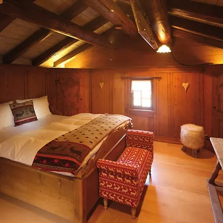 Chalets Casa Da Luzi Holiday home Surcasti